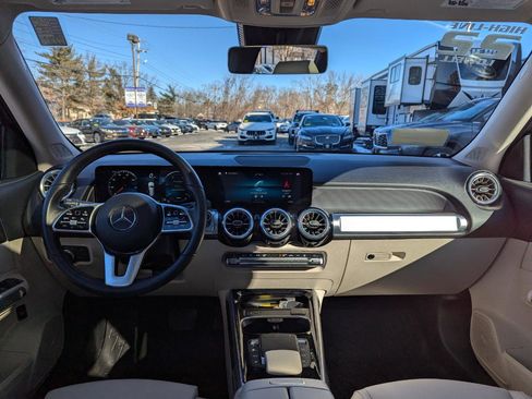 Used 2022 Mercedes-Benz EQB 300 4MATIC image 42