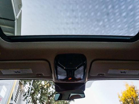 Used 2024 BMW X7 xDrive40i w/ Premium Package image 13