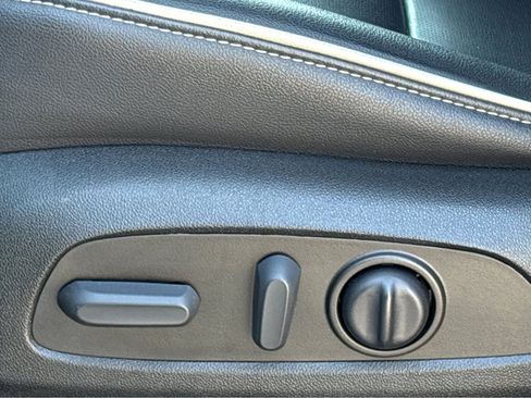 Used 2022 Chevrolet Traverse Premier w/ Redline Edition image 18