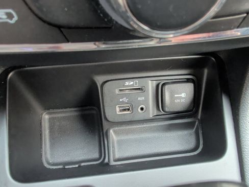 Used 2017 Jeep Cherokee Latitude w/ Comfort & Sound Group FWD image 23
