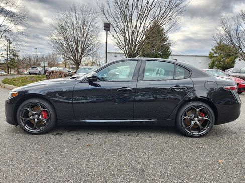 Used 2024 Alfa Romeo Giulia Ti w/ Performance Driving Package image 5