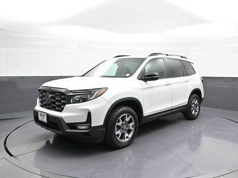 Certified 2023 Honda Passport TrailSport image 1