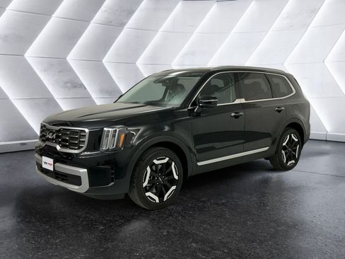 Used 2023 Kia Telluride S FWD image 3