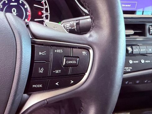 Used 2024 Lexus ES 350 w/ Technology Package image 21