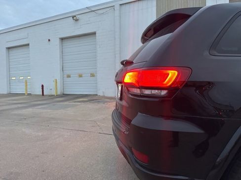 Used 2020 Jeep Grand Cherokee Altitude image 11