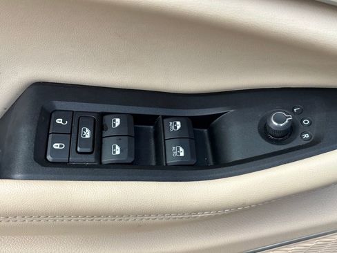 Used 2024 Jeep Grand Cherokee Limited w/ Luxury Tech Group II image 6