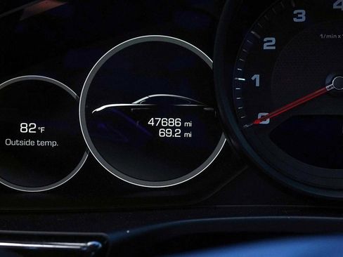 Used 2021 Porsche Panamera w/ Premium Package image 29