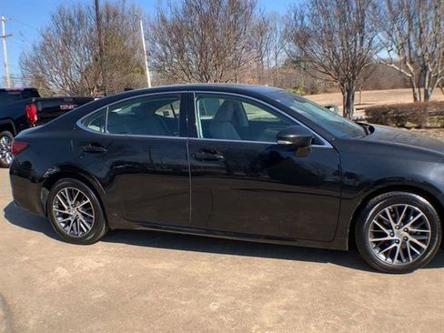 Used 2018 Lexus ES 350 w/ Luxury Package w/Wood Trim image 9