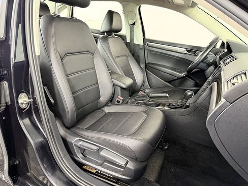 Used 2018 Volkswagen Passat 2.0T SE image 44