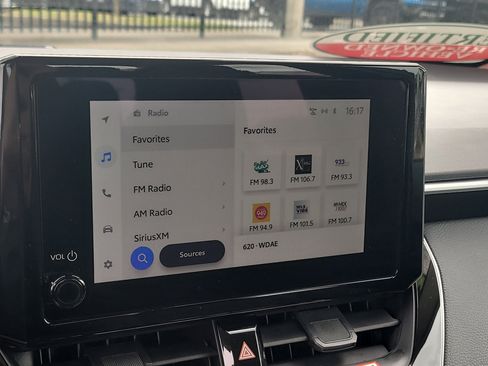 Used 2025 Toyota Corolla LE image 21