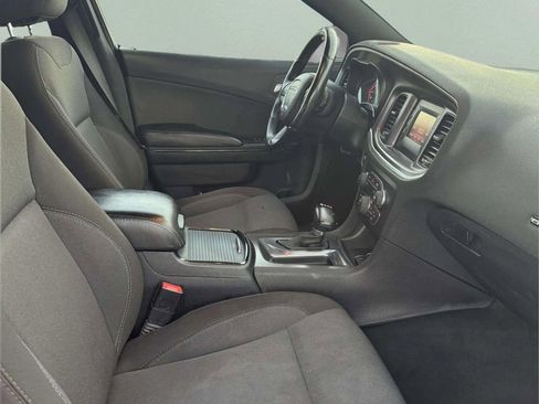 Used 2017 Dodge Charger SE w/ Popular Equipment Group image 10