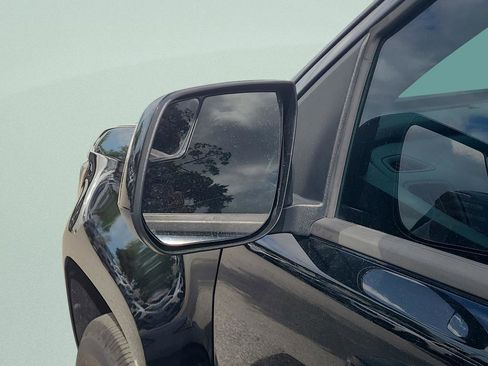 Used 2019 Chevrolet Colorado Z71 w/ Z71 Midnight Edition image 9