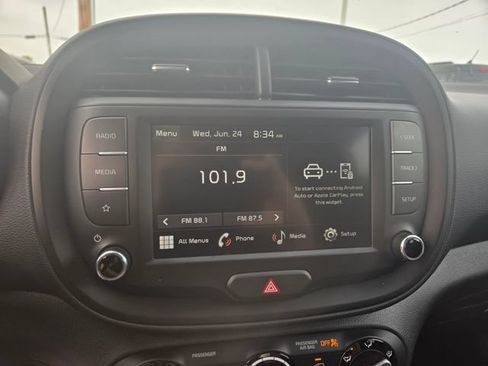 Used 2025 Kia Soul LX w/ LX Technology Package FWD image 12