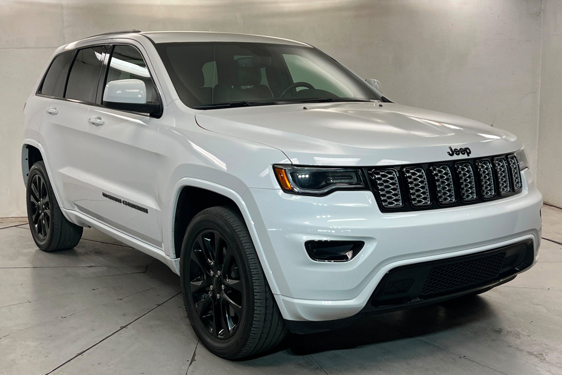 Certified 2022 Jeep Grand Cherokee Laredo X AWD/4WD image 7