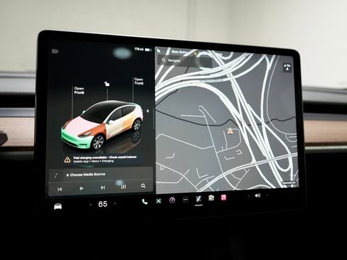 Used 2023 Tesla Model Y Long Range image 4