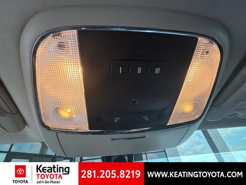 Used 2023 Chrysler 300 Touring L RWD image 16