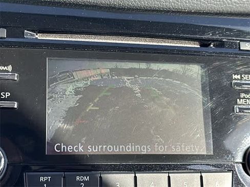 Used 2017 Nissan Rogue S image 11