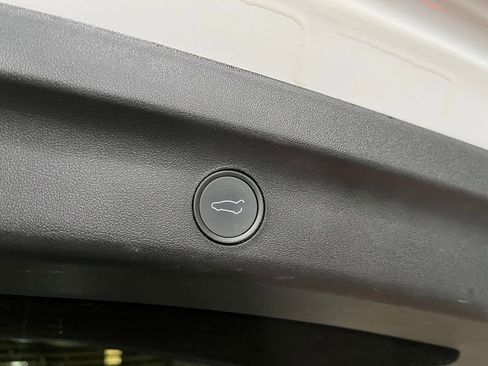 Used 2022 Tesla Model Y Long Range image 15