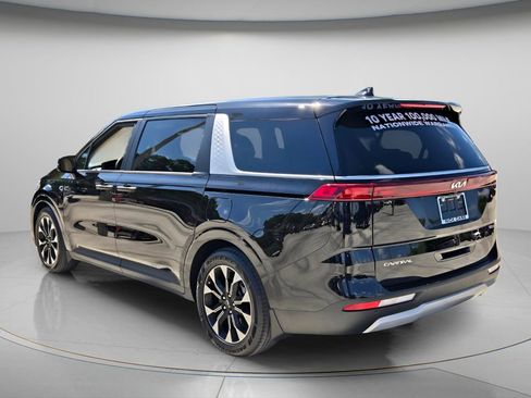 Used 2023 Kia Carnival EX image 7