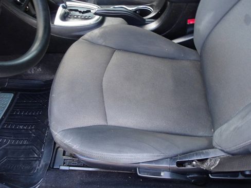 Used 2013 Dodge Avenger SE image 16