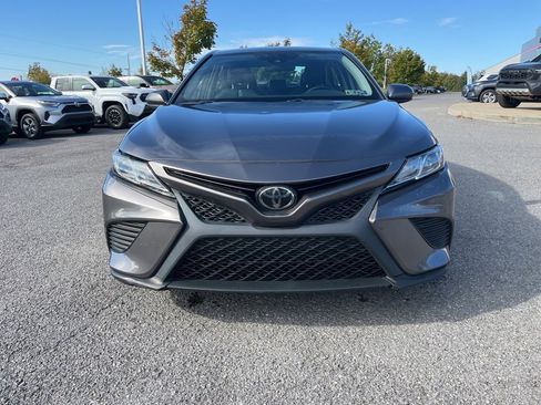 Used 2019 Toyota Camry SE image 2