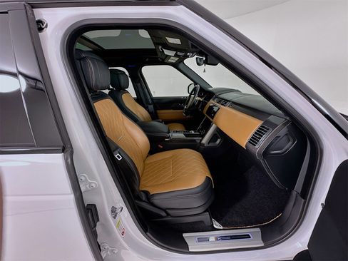 Used 2021 Land Rover Range Rover SV Autobiography Dynamic image 32