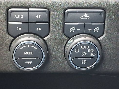Used 2024 Chevrolet Silverado 1500 RST w/ Z71 Off-Road Package AWD/4WD image 25