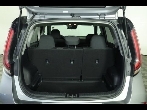 Used 2025 Kia Soul LX w/ LX Technology Package FWD image 9
