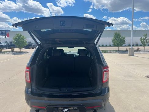 Used 2015 Ford Explorer XLT w/ Equipment Group 202B AWD/4WD image 25