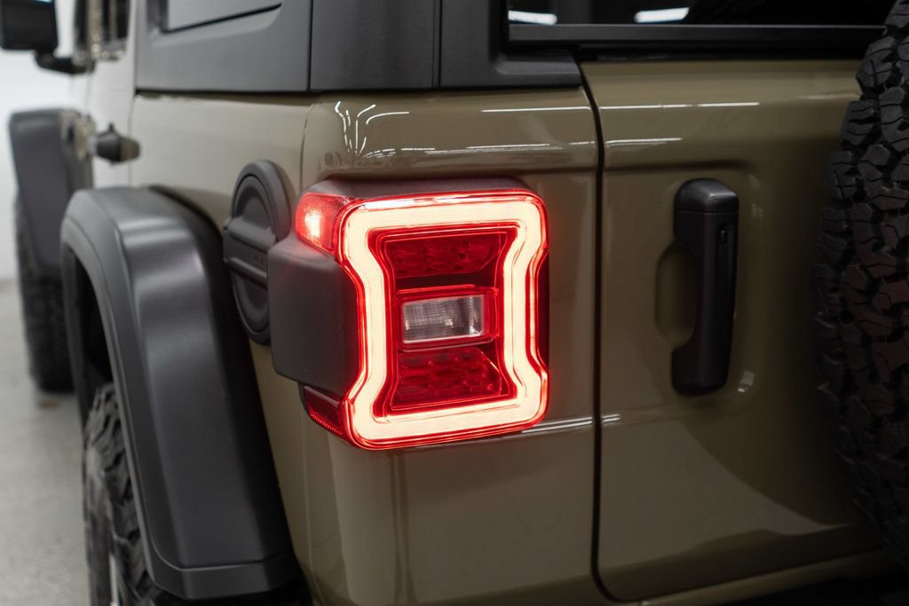 Used 2026 Jeep Wrangler Unlimited Rubicon AWD/4WD image 38