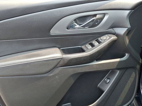 Used 2023 Chevrolet Traverse LT image 13