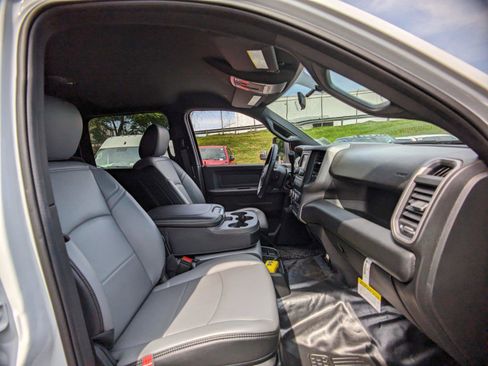 New 2024 RAM 5500 Tradesman w/ Chrome Appearance Group image 10