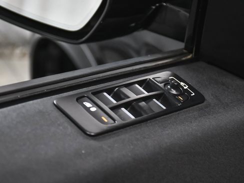 Used 2023 Land Rover Discovery Sport SE image 10