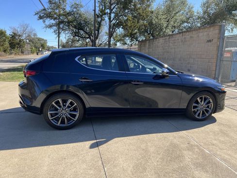 Used 2019 MAZDA MAZDA3 Base 4dr Hatchback image 13
