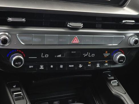 Used 2024 Kia Telluride S FWD image 16