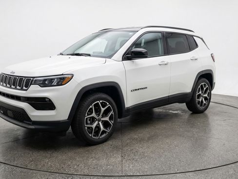 Used 2025 Jeep Compass Limited AWD/4WD image 3