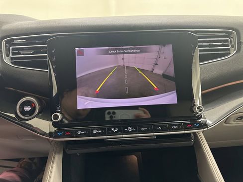 Used 2024 Jeep Wagoneer L 4WD image 45