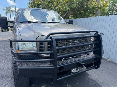 Used 2004 Ford Excursion Limited AWD/4WD image 2