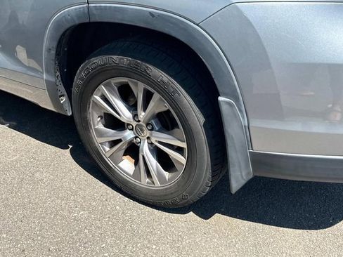 Used 2014 Toyota Highlander XLE image 8