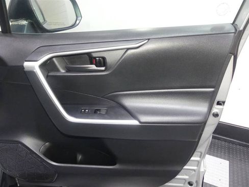 Used 2021 Toyota RAV4 LE FWD image 18