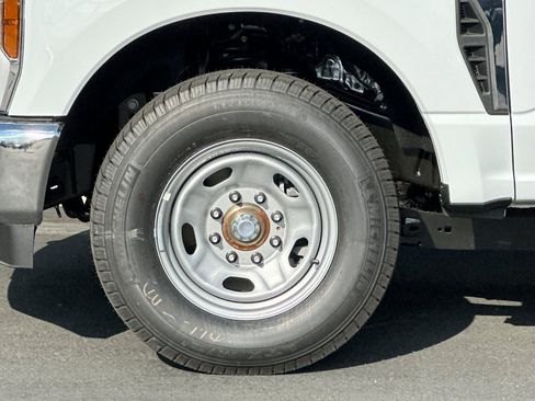 New 2026 Ford F250 XL w/ XL Chrome Package image 22