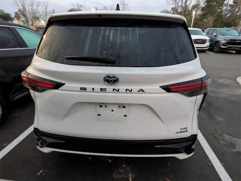 Certified 2024 Toyota Sienna XSE image 6