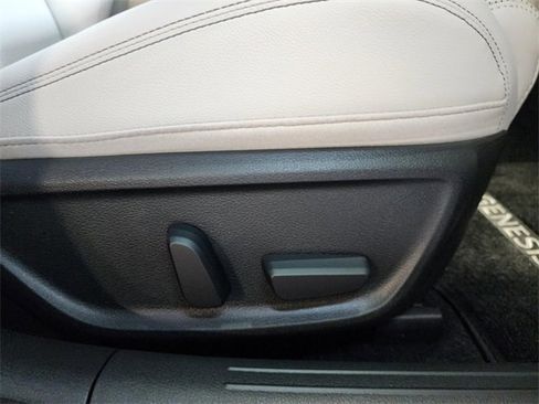 Used 2025 Genesis G70 2.5T image 30