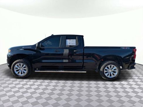 Used 2020 Chevrolet Silverado 1500 Custom w/ Custom Value Package image 4
