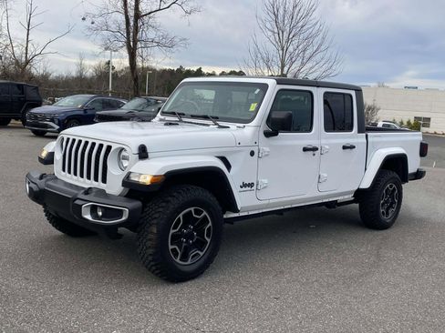 Used 2023 Jeep Gladiator Sport image 3