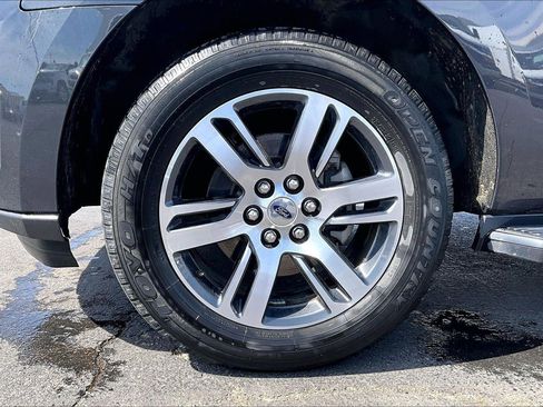 Used 2024 Ford Expedition Limited image 2