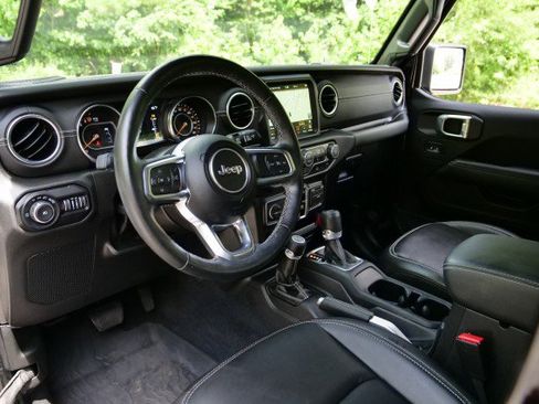 Used 2022 Jeep Wrangler Unlimited Sahara w/ Cold Weather Group AWD/4WD image 25