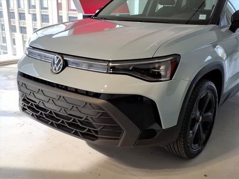 Used 2025 Volkswagen Taos SE image 7