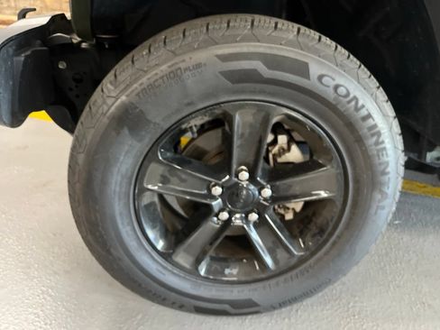 Used 2022 Jeep Wrangler Unlimited Sahara AWD/4WD image 13