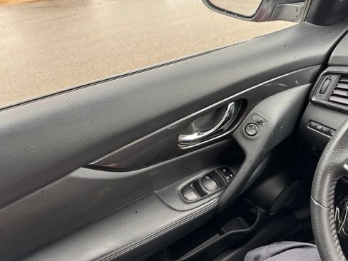 Used 2020 Nissan Rogue SV AWD/4WD image 28